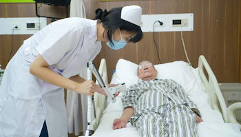 What are the advantages of Infrared vein finder with Table Stand？