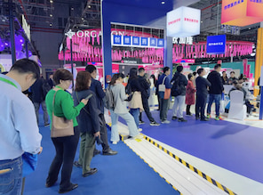 Live coverage: A Crowd of people! A long queue formed in Hall 1.2 of the China International Import Expo! Why has this cutting-edge ophthalmic technology from ZD Medical attracted so many fans?